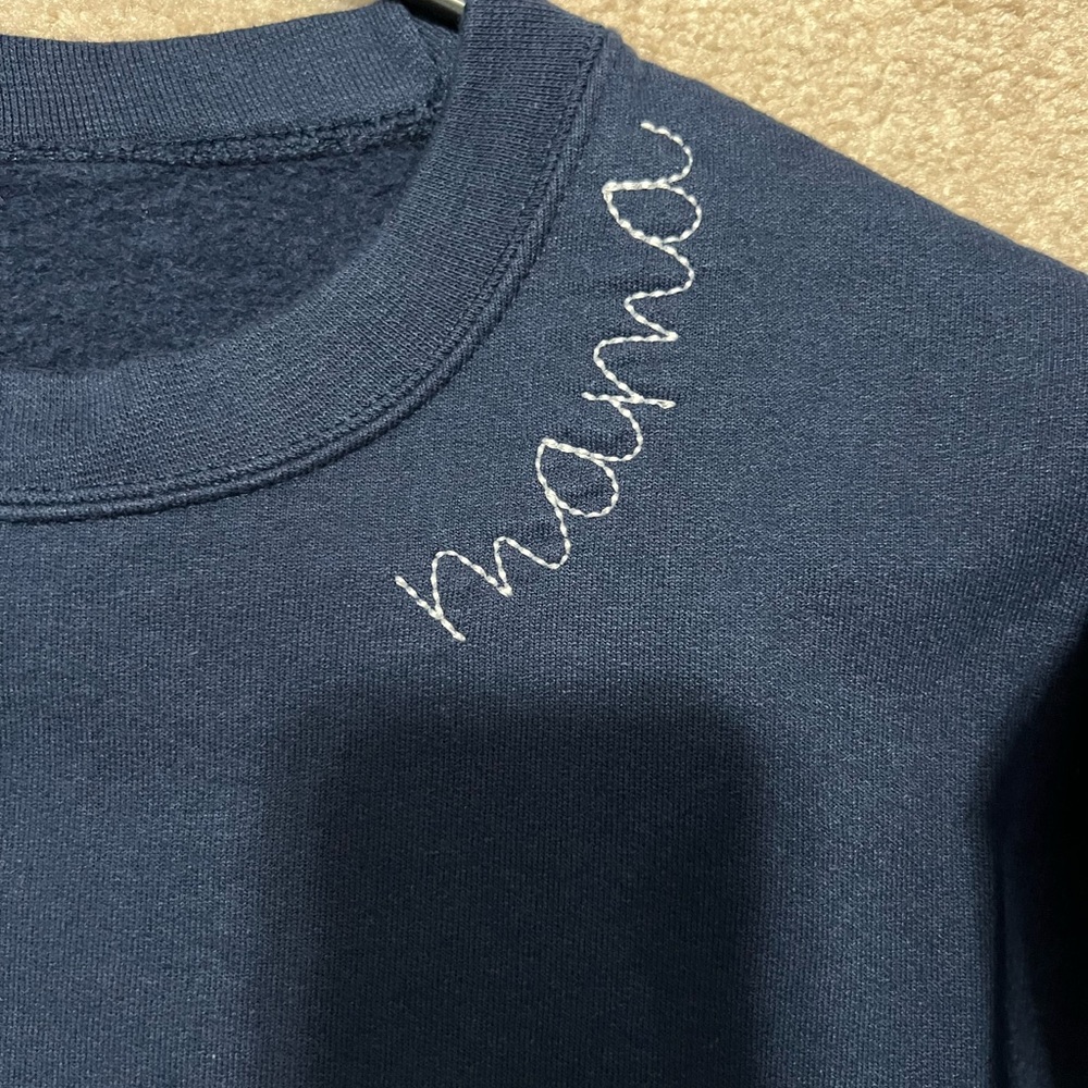 "Mama" embroidered navy crew neck - Picture 2 of 3